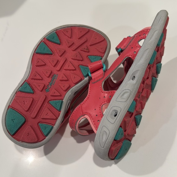 Girls Columbia sandals. Like new condition - Picture 3 of 3